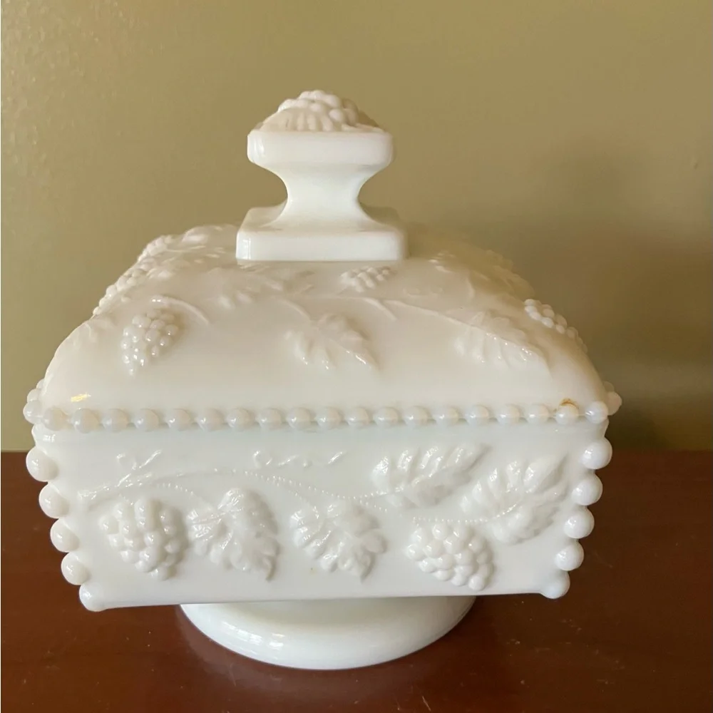 COPY - Westmoreland 70’s Milk Glass Lidded Candy Bowl - Picture 5 of 5
